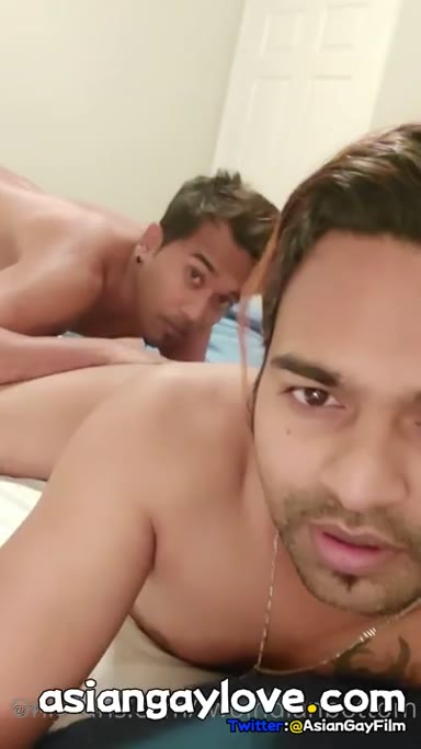 @twoindianbottom