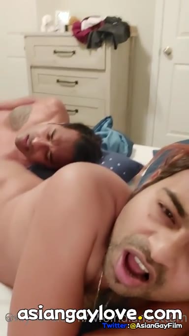 @twoindianbottom